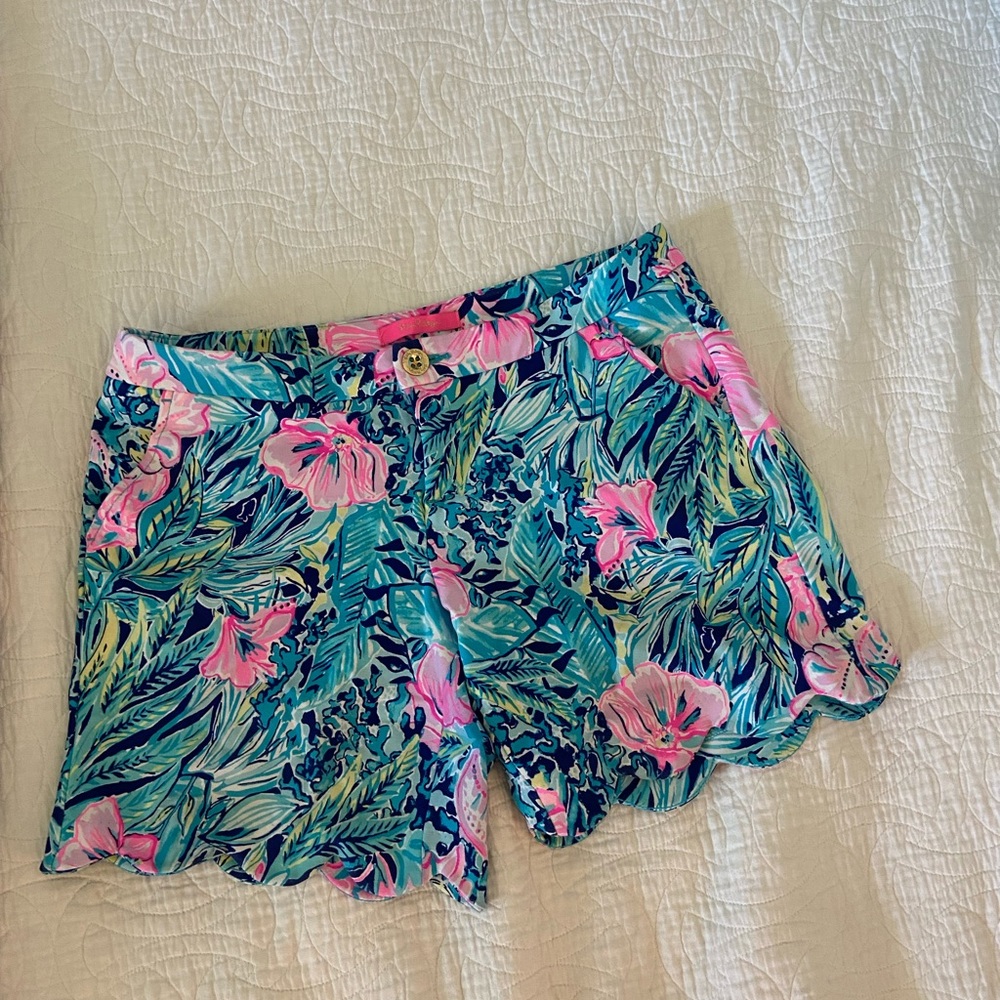Lilly Pulitzer size 8 stretch Jane shorts